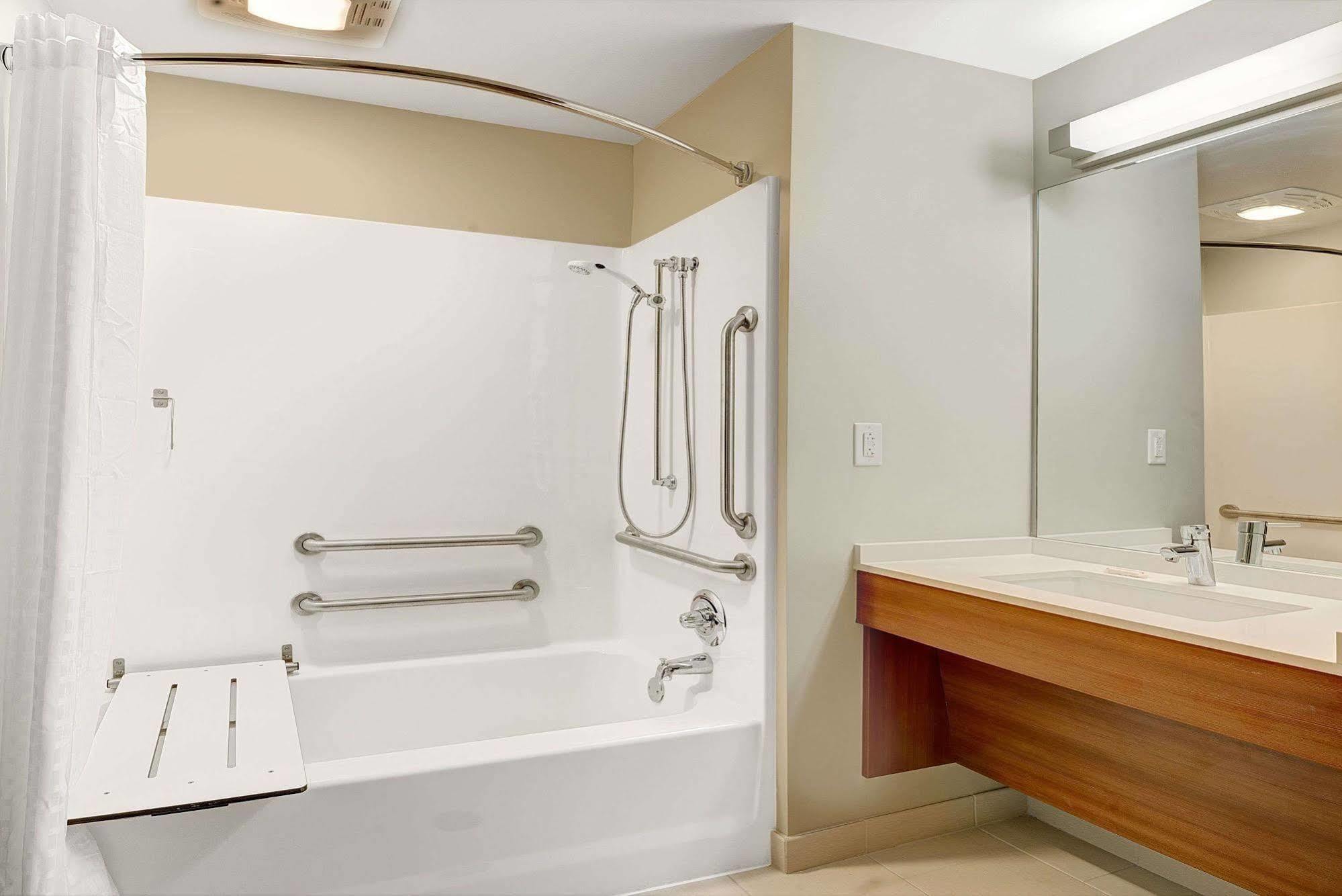 Microtel Inn & Suites By Wyndham Philadelphia Airport Ridley Park Экстерьер фото